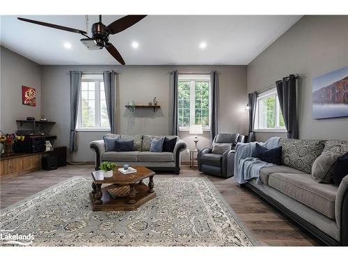 254304 9Th Line, Amaranth, ON - Indoor Photo Showing Living Room