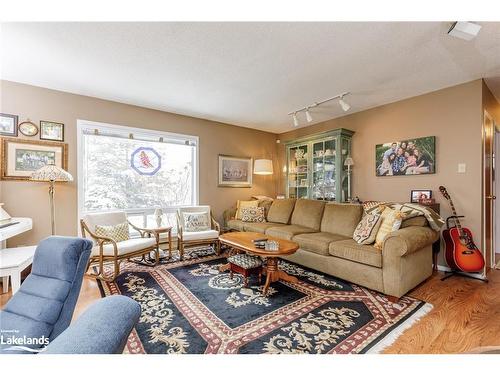 209548 Highway 26, The Blue Mountains, ON - Indoor Photo Showing Living Room