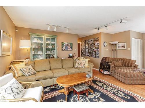 209548 Highway 26, The Blue Mountains, ON - Indoor Photo Showing Living Room