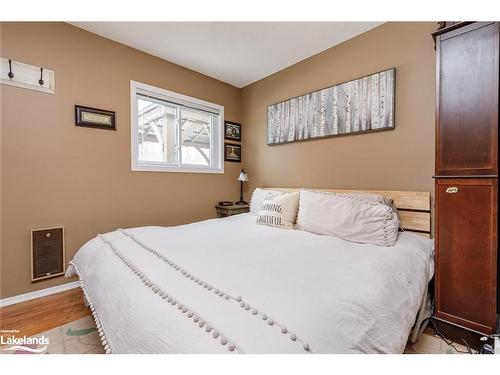 209548 Highway 26, The Blue Mountains, ON - Indoor Photo Showing Bedroom