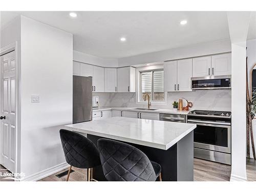 26 Highlands Crescent, Collingwood, ON - Indoor Photo Showing Kitchen With Stainless Steel Kitchen With Upgraded Kitchen