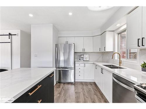 26 Highlands Crescent, Collingwood, ON - Indoor Photo Showing Kitchen With Stainless Steel Kitchen With Double Sink With Upgraded Kitchen