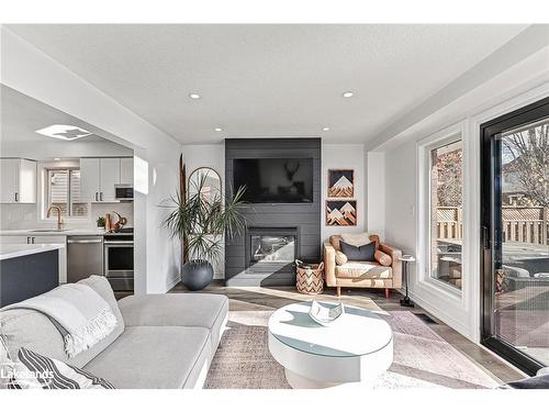 26 Highlands Crescent, Collingwood, ON - Indoor Photo Showing Living Room With Fireplace