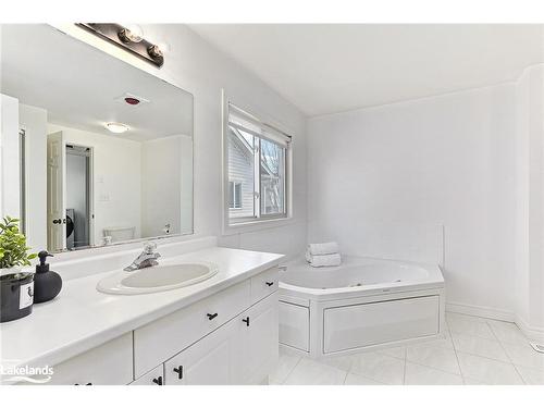 26 Highlands Crescent, Collingwood, ON - Indoor Photo Showing Bathroom