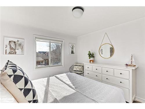 26 Highlands Crescent, Collingwood, ON - Indoor Photo Showing Bedroom