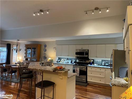 111 Ellen Lane, Collingwood, ON - Indoor Photo Showing Kitchen