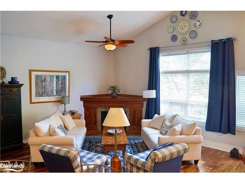 111 Ellen Lane, Collingwood, ON - Indoor Photo Showing Living Room