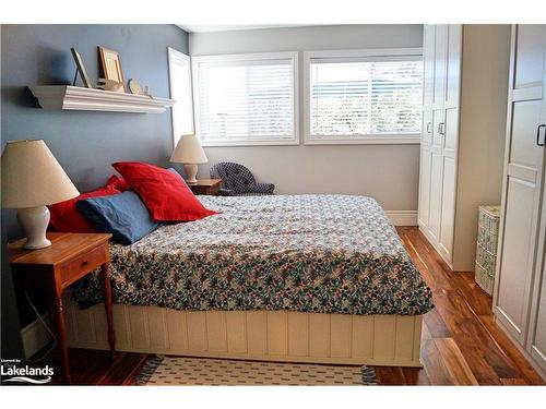 111 Ellen Lane, Collingwood, ON - Indoor Photo Showing Bedroom