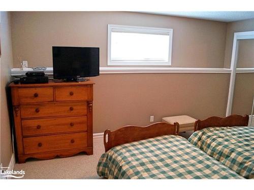 111 Ellen Lane, Collingwood, ON - Indoor Photo Showing Bedroom