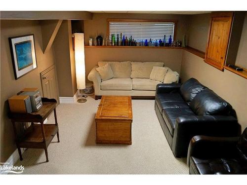 111 Ellen Lane, Collingwood, ON - Indoor Photo Showing Living Room