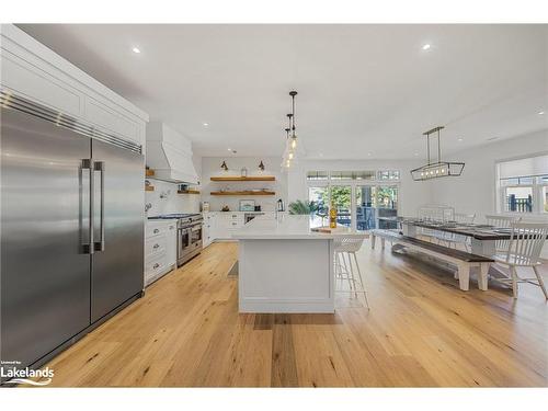 395 Eastdale Drive, Wasaga Beach, ON - Indoor Photo Showing Kitchen With Upgraded Kitchen