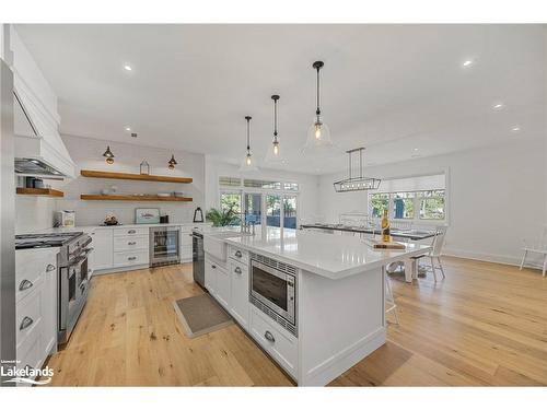 395 Eastdale Drive, Wasaga Beach, ON - Indoor Photo Showing Kitchen With Upgraded Kitchen