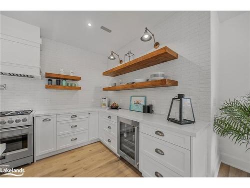 395 Eastdale Drive, Wasaga Beach, ON - Indoor Photo Showing Kitchen