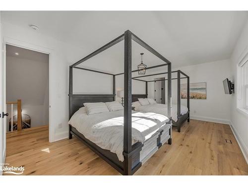 395 Eastdale Drive, Wasaga Beach, ON - Indoor Photo Showing Bedroom