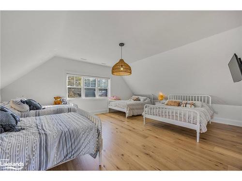 395 Eastdale Drive, Wasaga Beach, ON - Indoor Photo Showing Bedroom