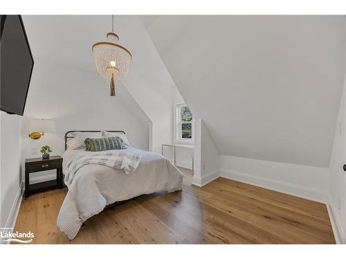 395 Eastdale Drive, Wasaga Beach, ON - Indoor Photo Showing Bedroom