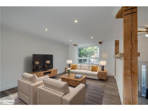 151 Pratt Crescent, Gravenhurst, ON - Indoor Photo Showing Living Room