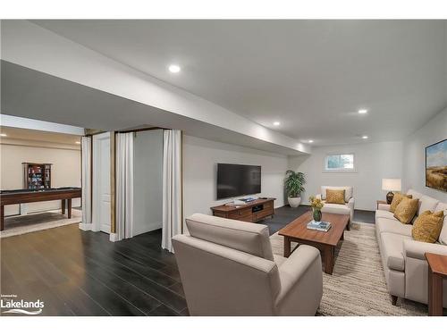 151 Pratt Crescent, Gravenhurst, ON - Indoor Photo Showing Living Room