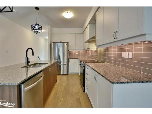 17 Eberhardt Drive, Wasaga Beach, ON - Indoor Photo Showing Kitchen With Stainless Steel Kitchen With Double Sink With Upgraded Kitchen