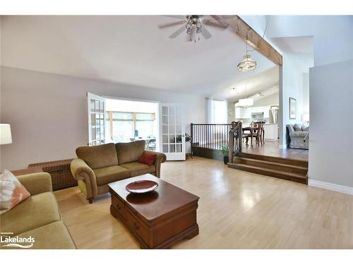 39 Trillium Court, Wasaga Beach, ON - Indoor Photo Showing Living Room