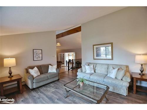 39 Trillium Court, Wasaga Beach, ON - Indoor Photo Showing Living Room