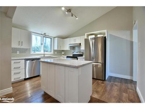 39 Trillium Court, Wasaga Beach, ON - Indoor Photo Showing Kitchen