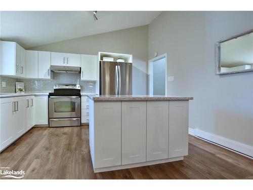 39 Trillium Court, Wasaga Beach, ON - Indoor Photo Showing Kitchen