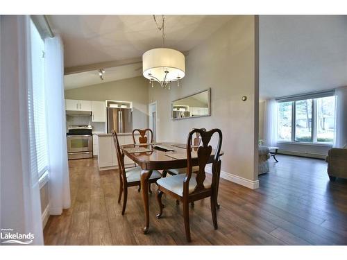 39 Trillium Court, Wasaga Beach, ON - Indoor Photo Showing Dining Room