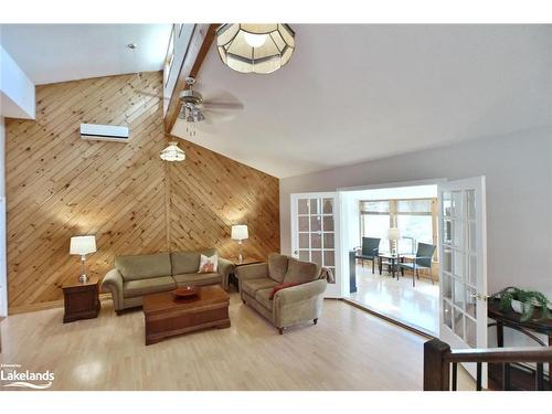 39 Trillium Court, Wasaga Beach, ON - Indoor Photo Showing Living Room