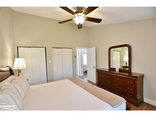 39 Trillium Court, Wasaga Beach, ON - Indoor Photo Showing Bedroom