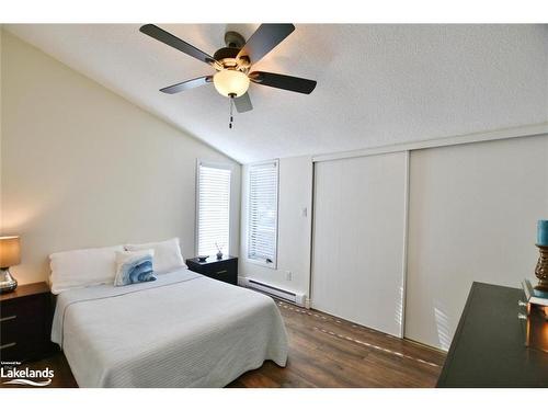 39 Trillium Court, Wasaga Beach, ON - Indoor Photo Showing Bedroom