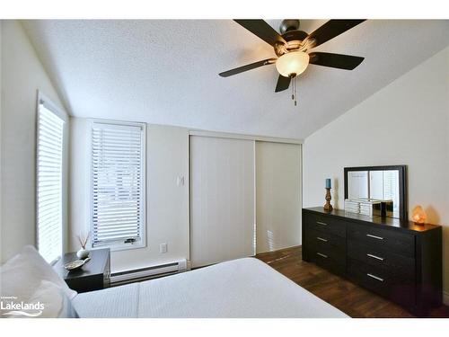 39 Trillium Court, Wasaga Beach, ON - Indoor Photo Showing Bedroom