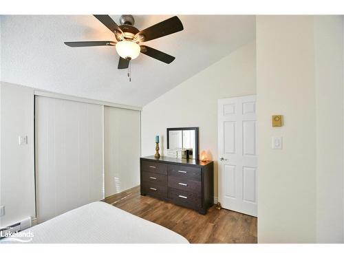 39 Trillium Court, Wasaga Beach, ON - Indoor Photo Showing Bedroom