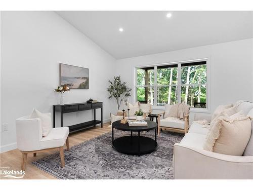 710 Domtar Road, Utterson, ON - Indoor Photo Showing Living Room