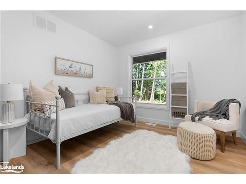 710 Domtar Road, Utterson, ON - Indoor Photo Showing Bedroom