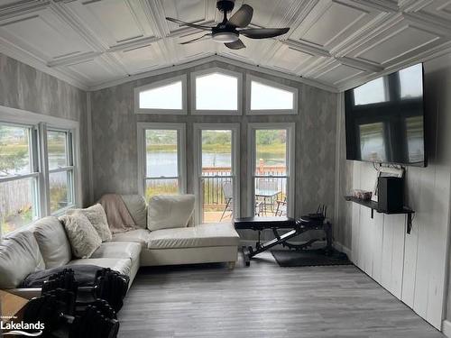 5 Holland Avenue, Byng Inlet, ON - Indoor Photo Showing Living Room