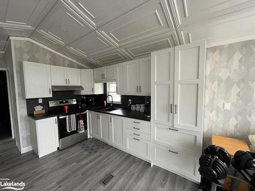 5 Holland Avenue, Byng Inlet, ON - Indoor Photo Showing Kitchen With Double Sink