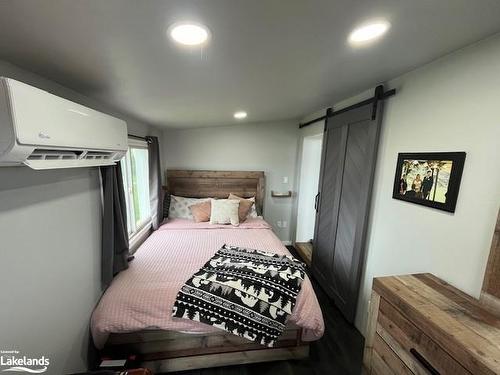 5 Holland Avenue, Byng Inlet, ON - Indoor Photo Showing Bedroom