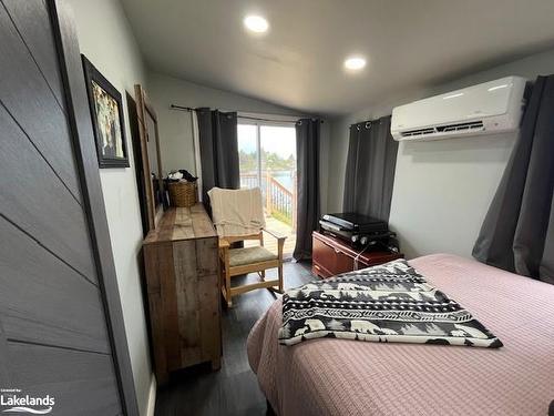 5 Holland Avenue, Byng Inlet, ON - Indoor Photo Showing Bedroom