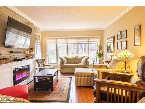 80 Invergordon Avenue, Minden, ON - Indoor Photo Showing Living Room