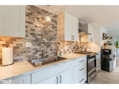 1086 Providence Drive, Algonquin Highlands, ON - Indoor Photo Showing Kitchen With Upgraded Kitchen