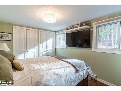 1086 Providence Drive, Algonquin Highlands, ON - Indoor Photo Showing Bedroom