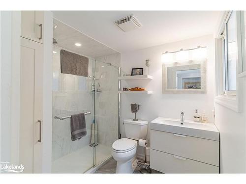 1086 Providence Drive, Algonquin Highlands, ON - Indoor Photo Showing Bathroom