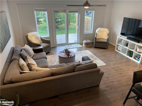 44 Conservation Way, Collingwood, ON - Indoor Photo Showing Living Room