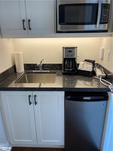 4-1869 Muskoka District Road 118 West, Muskoka Lakes, ON - Indoor Photo Showing Kitchen