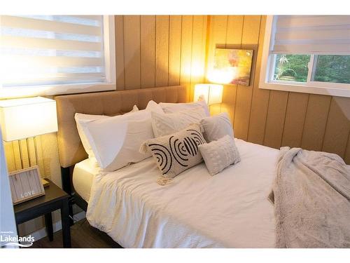 269 Balsam Chutes Road, Huntsville, ON - Indoor Photo Showing Bedroom