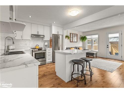 15 Foley Crescent, Collingwood, ON - Indoor Photo Showing Kitchen With Double Sink With Upgraded Kitchen