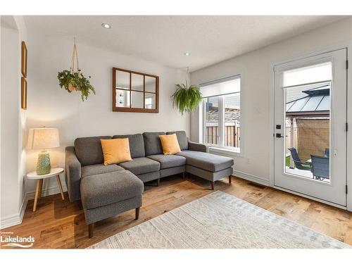 15 Foley Crescent, Collingwood, ON - Indoor Photo Showing Living Room