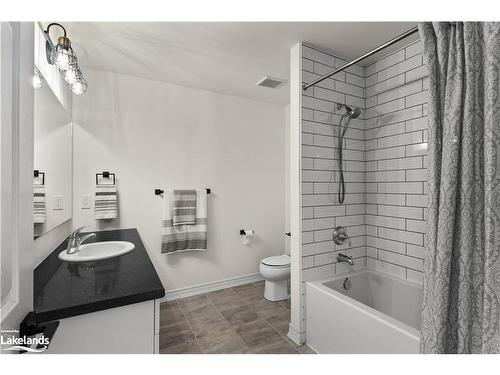 15 Foley Crescent, Collingwood, ON - Indoor Photo Showing Bathroom