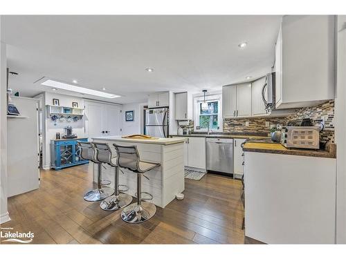 9 Evans Drive, Tiny, ON - Indoor Photo Showing Kitchen With Upgraded Kitchen